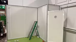 パリでブース設営中ですの画像
